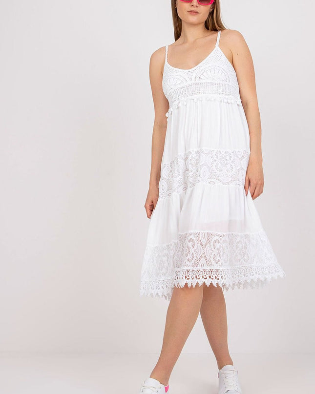 Robe évasée blanche en dentelle