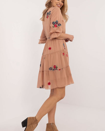 Robe évasée brodée blanche