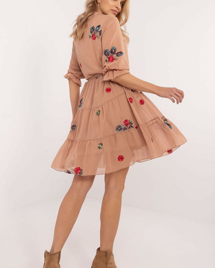 Robe évasée brodée blanche