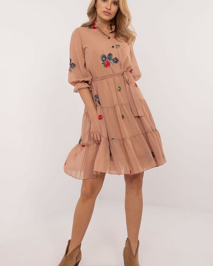 Robe évasée brodée blanche