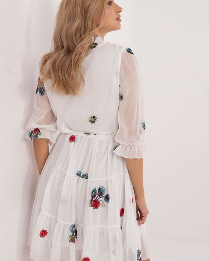 Robe évasée brodée blanche