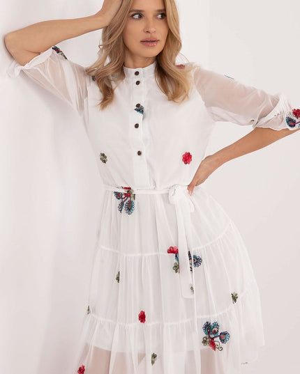 Robe évasée brodée blanche