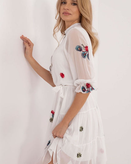 Robe évasée brodée blanche