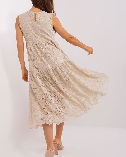 Robe blanche ajourée évasée