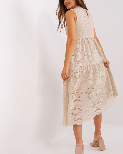 Robe blanche ajourée évasée