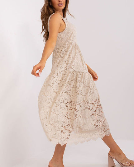 Robe blanche ajourée évasée