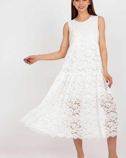 Robe blanche ajourée évasée