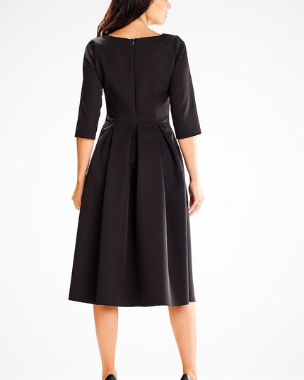 Robe élégante avec décolleté unique