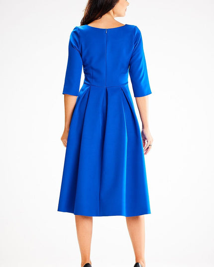 Robe élégante avec décolleté unique