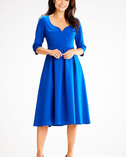 Robe élégante avec décolleté unique