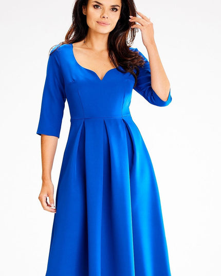 Robe élégante avec décolleté unique