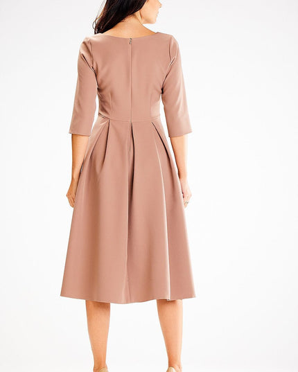 Robe élégante avec décolleté unique