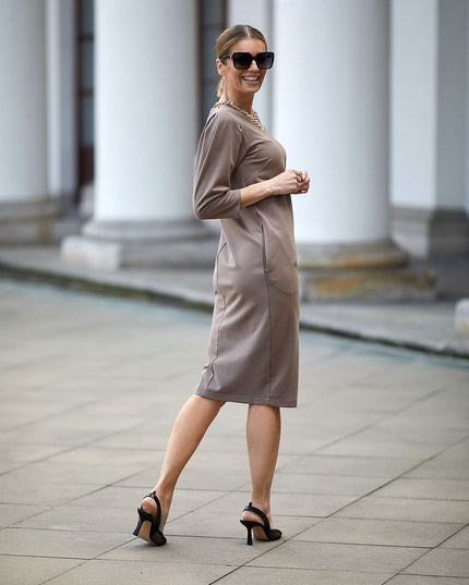 Robe élégante avec chaîne détachable