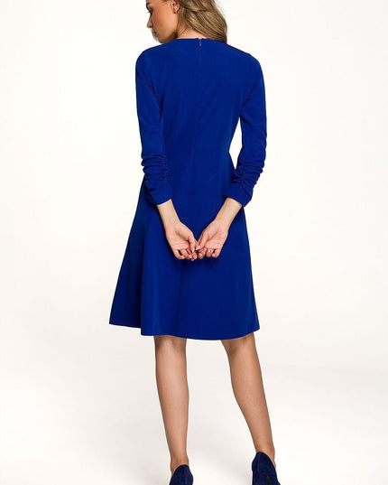 Robe élégante encolure nouée