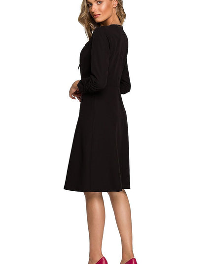Robe élégante encolure nouée