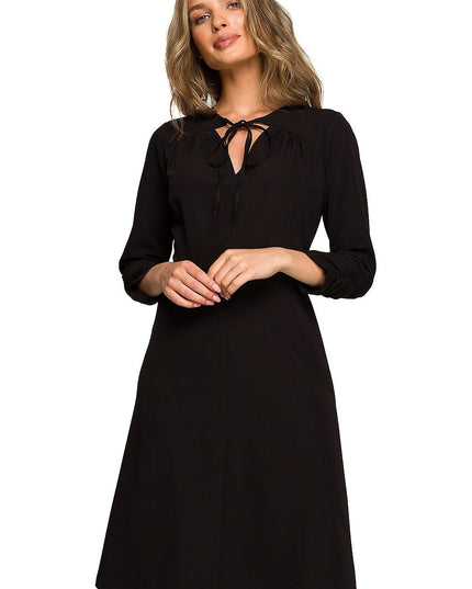 Robe élégante encolure nouée