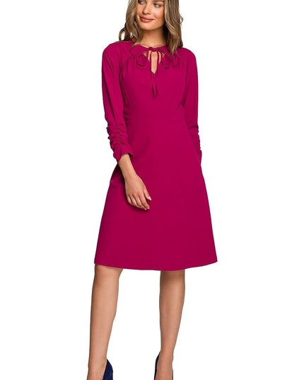 Robe élégante encolure nouée