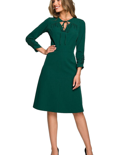 Robe élégante encolure nouée