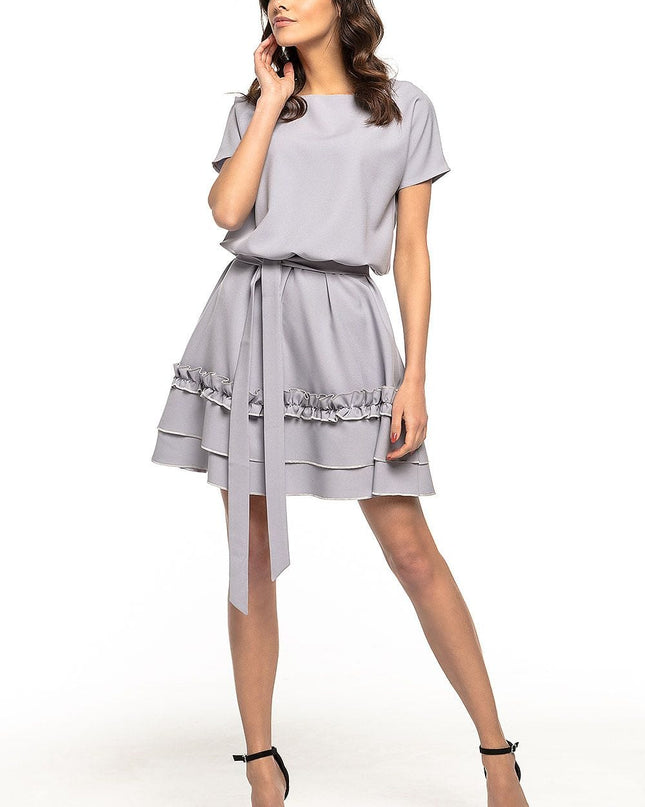 Robe élégante avec ceinture