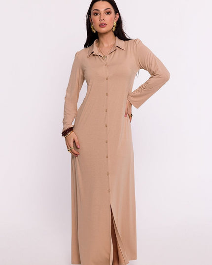 Robe longue élégante à boutons