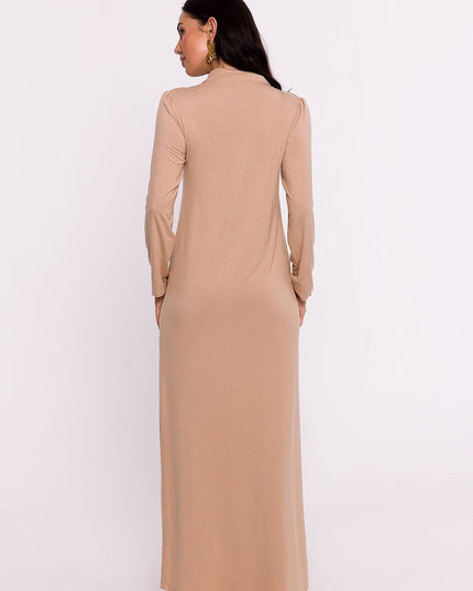 Robe longue élégante à boutons