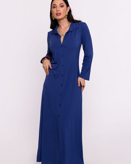 Robe longue élégante à boutons