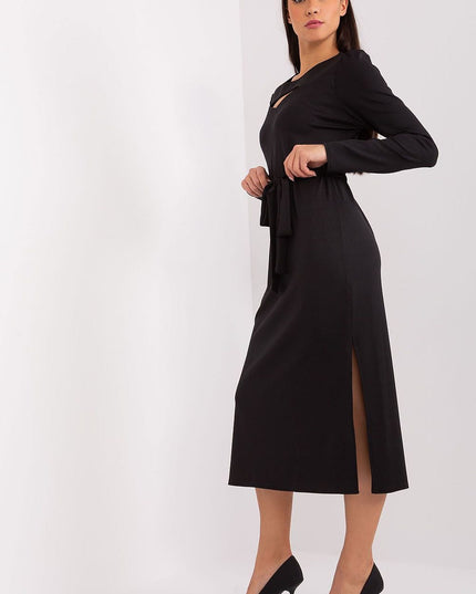 Robe midi élégante ceinturée