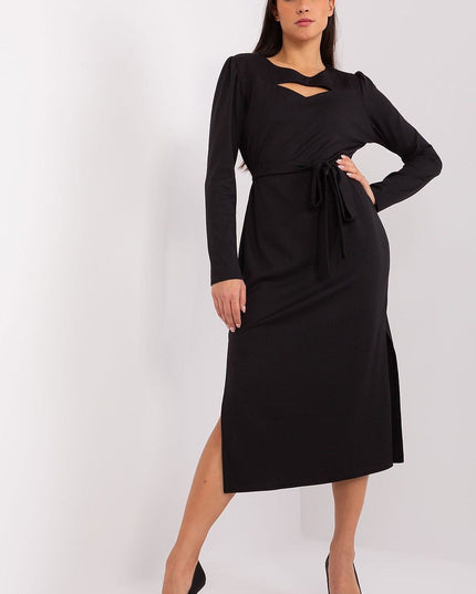 Robe midi élégante ceinturée