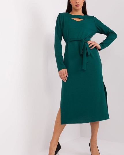 Robe midi élégante ceinturée