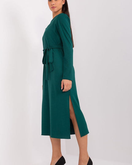 Robe midi élégante ceinturée