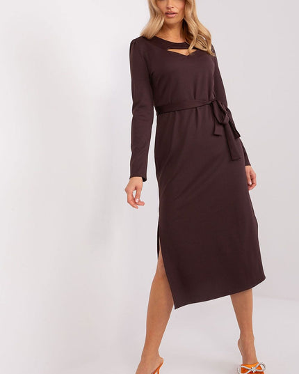 Robe midi élégante ceinturée