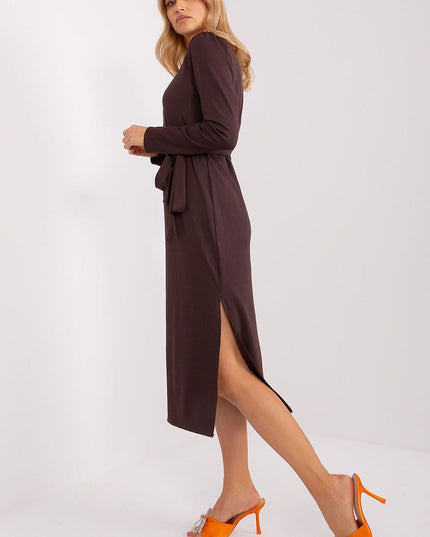 Robe midi élégante ceinturée