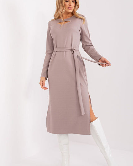 Robe midi élégante ceinturée