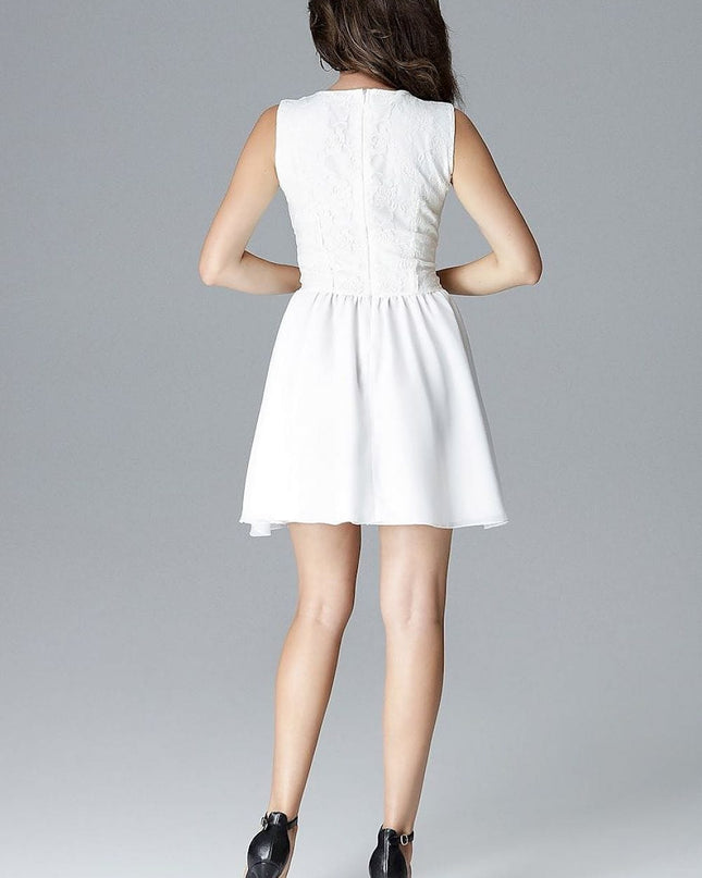 Robe blanche élégante minimaliste