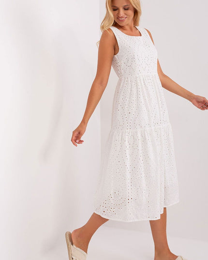 Robe ajourée blanche sans manches