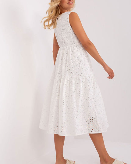 Robe ajourée blanche sans manches