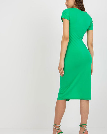 Robe beige cintrée élégante