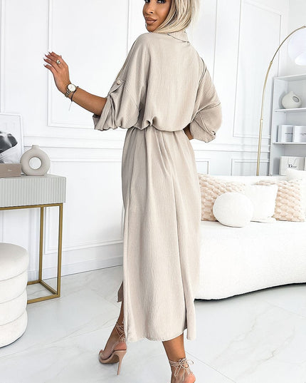 Robe beige avec boutons dorés