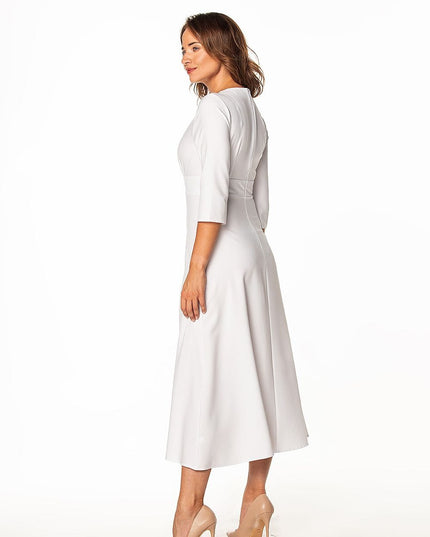 Robe blanche élégante mi-longue