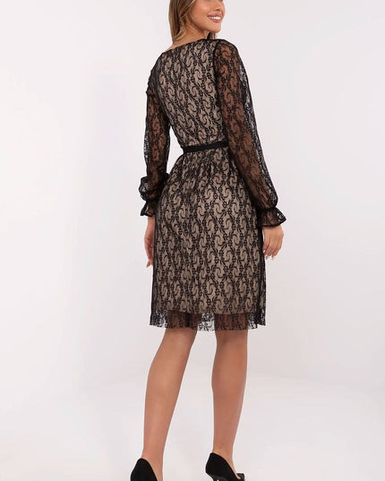 Robe cocktail évasée en dentelle