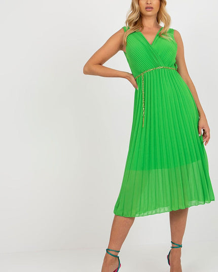 Robe plissée noire avec ceinture
