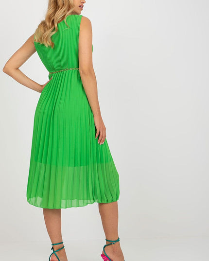 Robe plissée noire avec ceinture