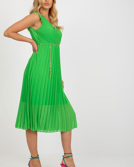 Robe plissée noire avec ceinture