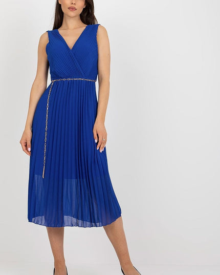 Robe plissée noire avec ceinture