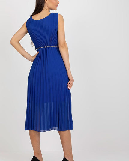 Robe plissée noire avec ceinture