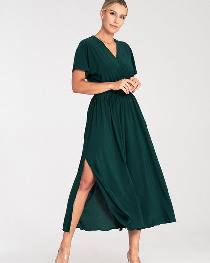 Robe noire à encolure superposée