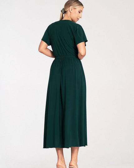 Robe noire à encolure superposée