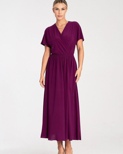 Robe noire à encolure superposée