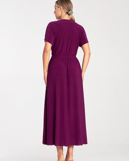 Robe noire à encolure superposée