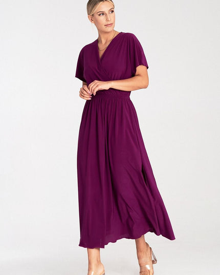 Robe noire à encolure superposée